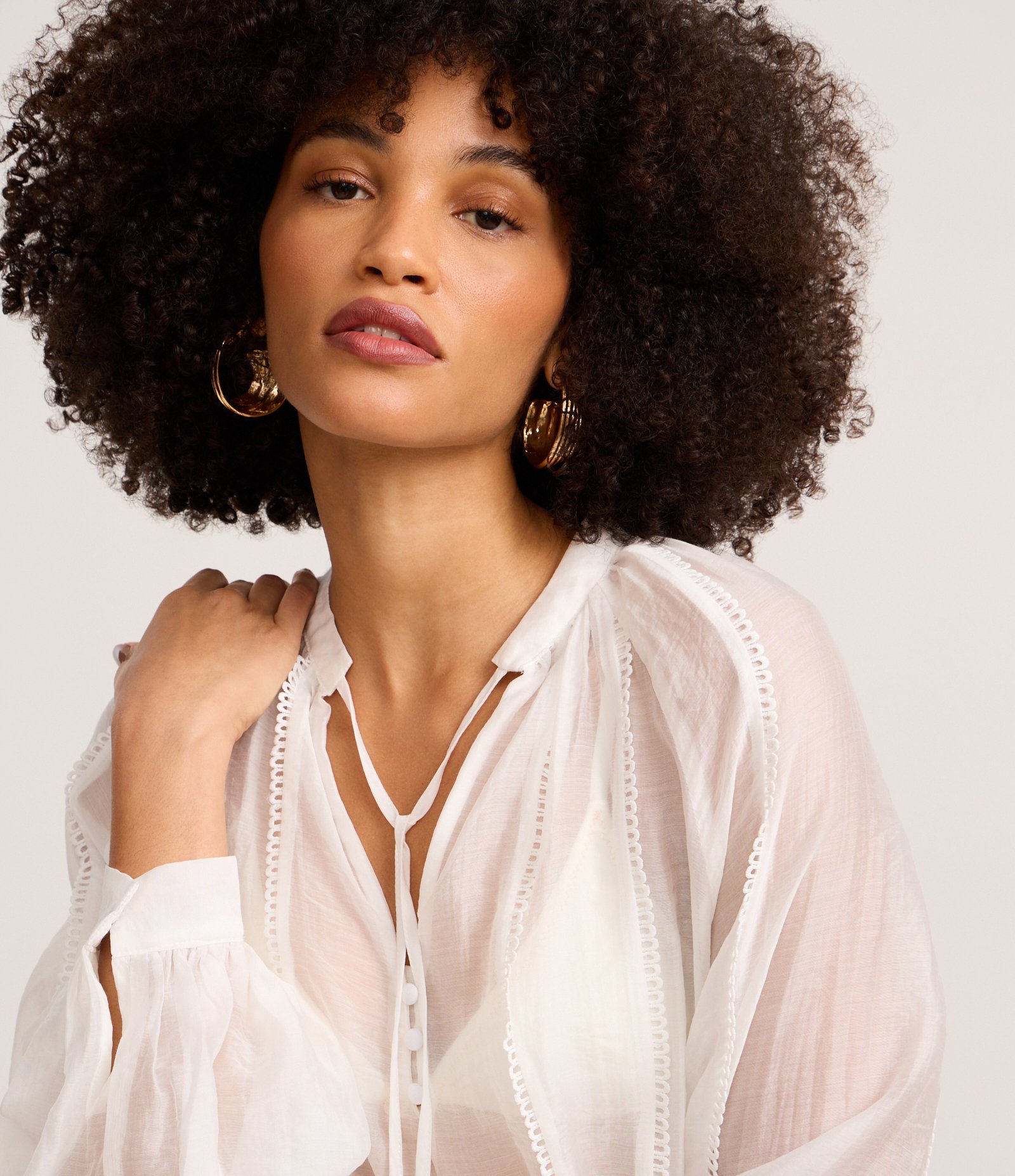 Blusa Bata em Voal com Amarração e Picuetas Branco 3