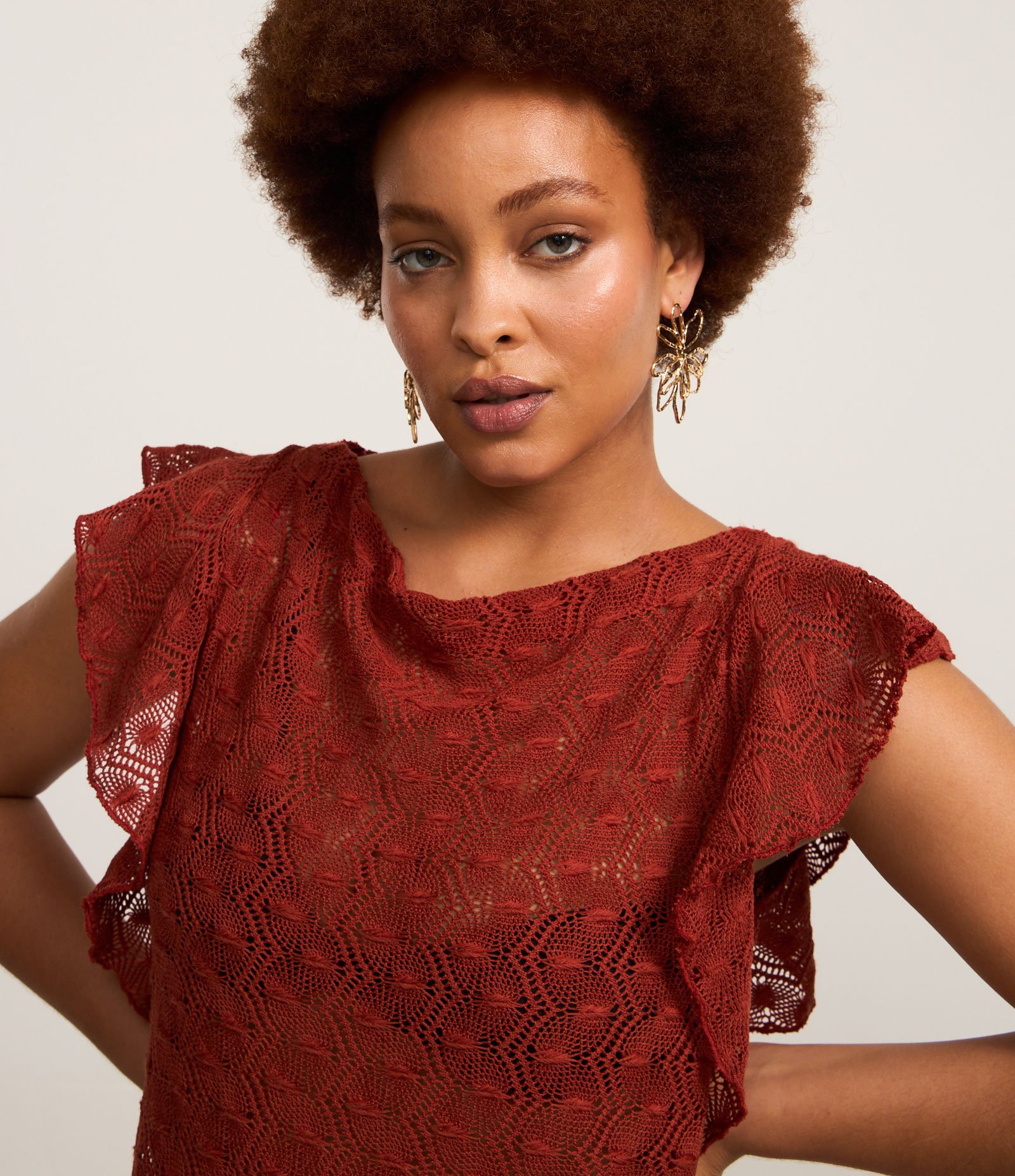 Vestido Longo em Renda com Babado nos Ombros Vermelho 4