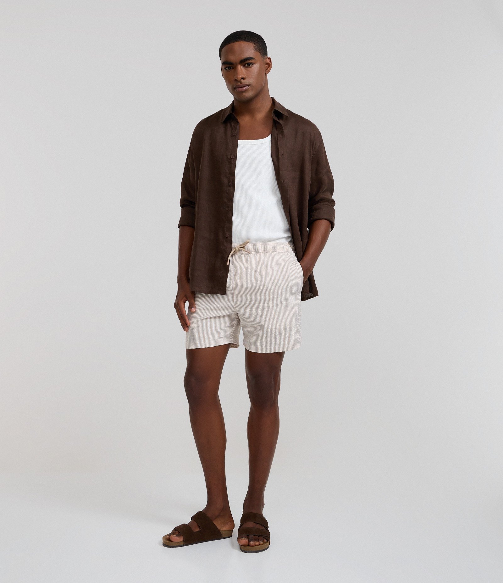 Bermuda de Praia Listrada em Microfibra com Textura Anarruga Marrom 1