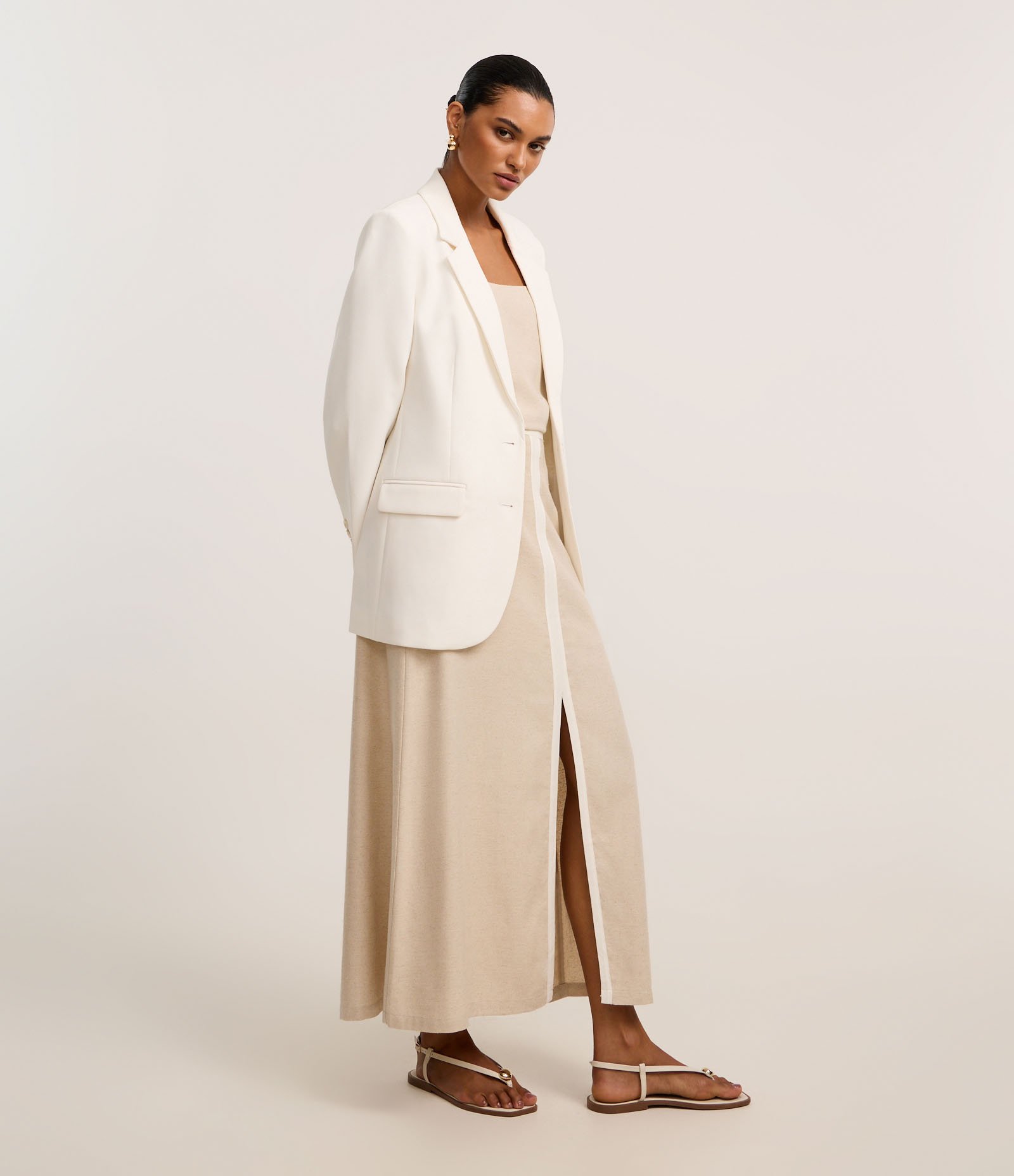 Saia Evasê Midi em Viscolinho com Viés Contrastante Bege 5