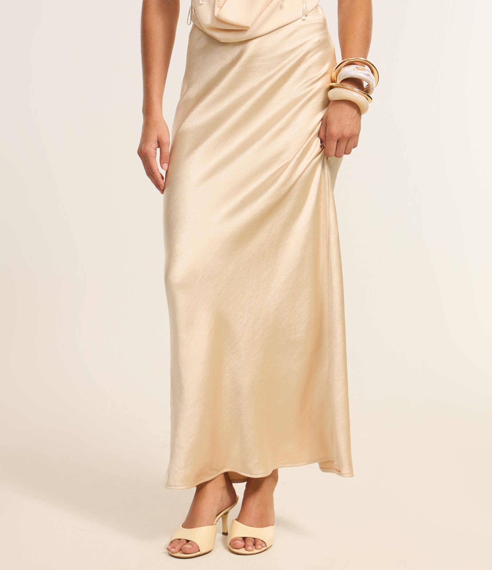 Saia New Midi em Cetim com Fenda Bege 4