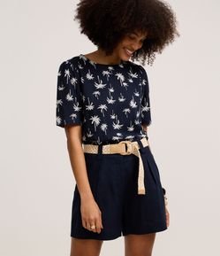 Short Reto Cintura Alta em Viscolinho com Cinto de Ráfia