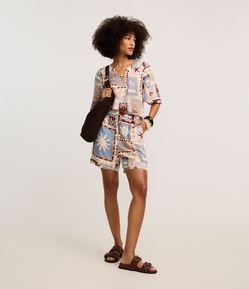 Short Cintura Alta em Viscose com Estampa Tropical