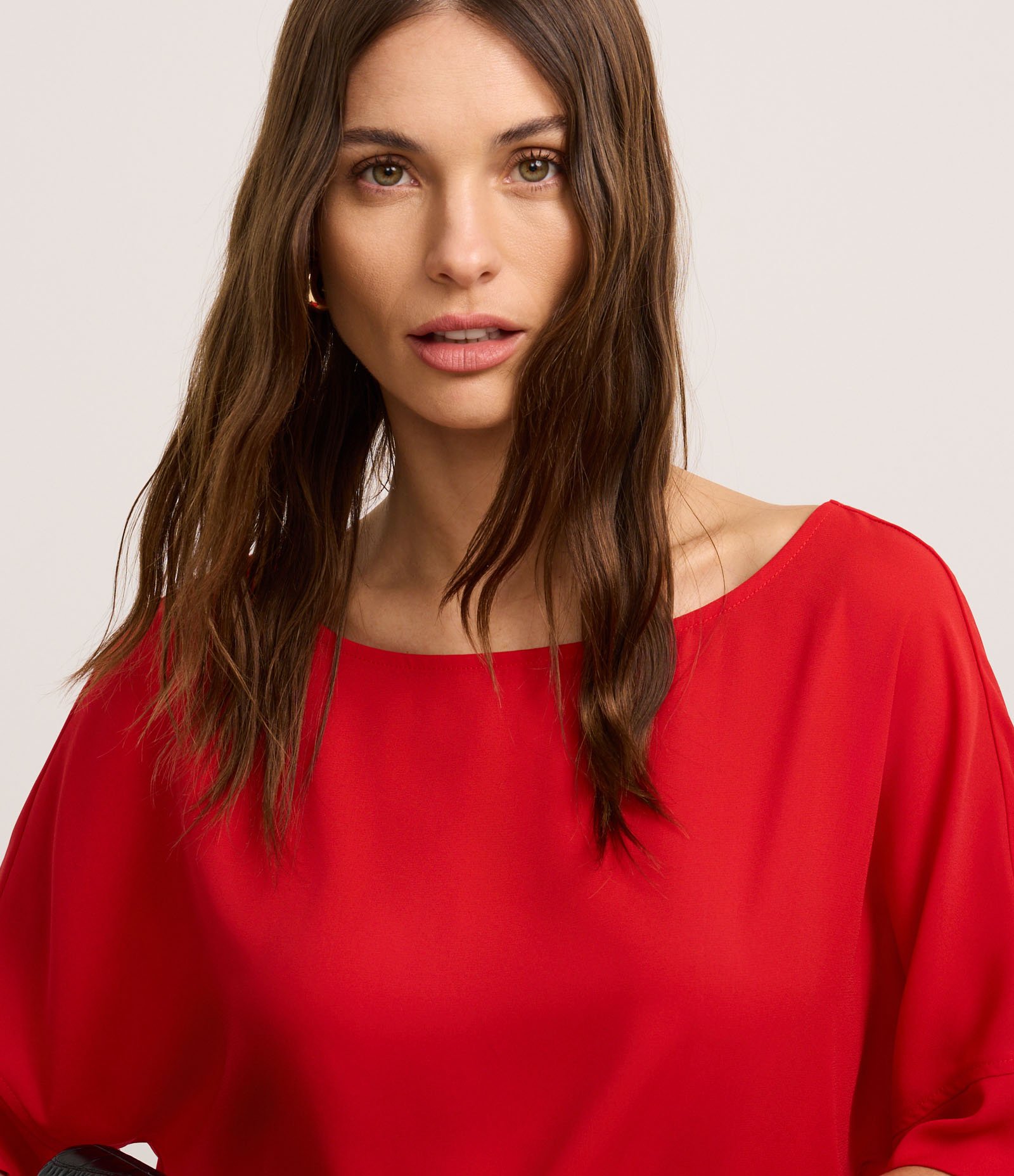 Blusa em Chiffon com Decote Canoa Vermelho 3