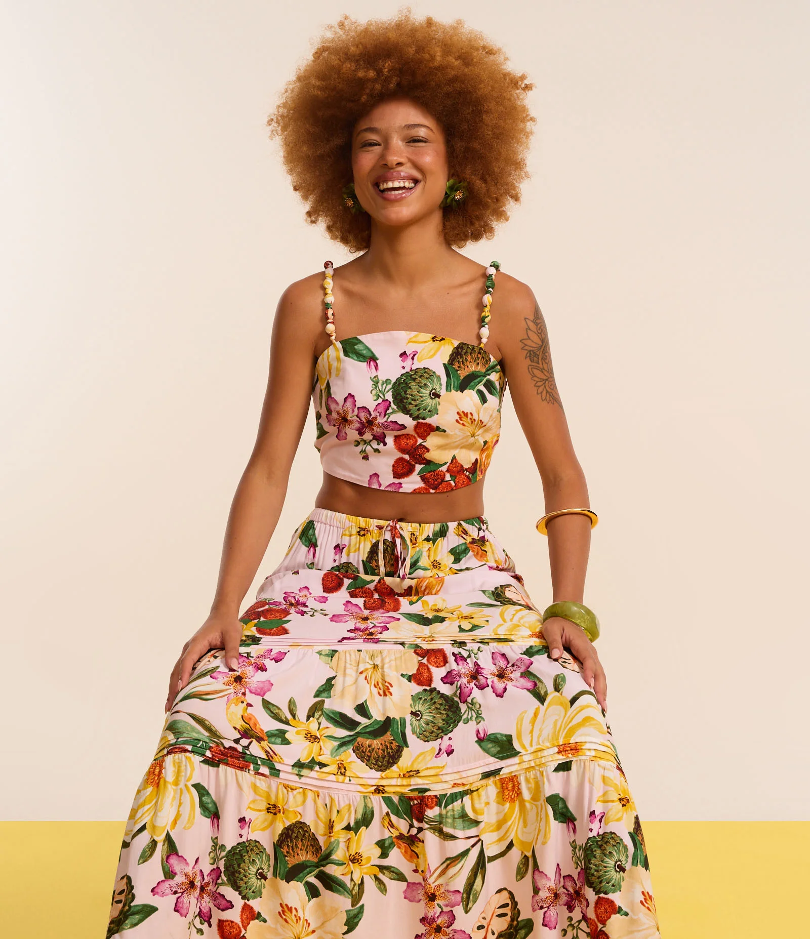 Blusa Cropped em Chalis Floral com Bolinhas Encapadas nas Alças Multicores 5