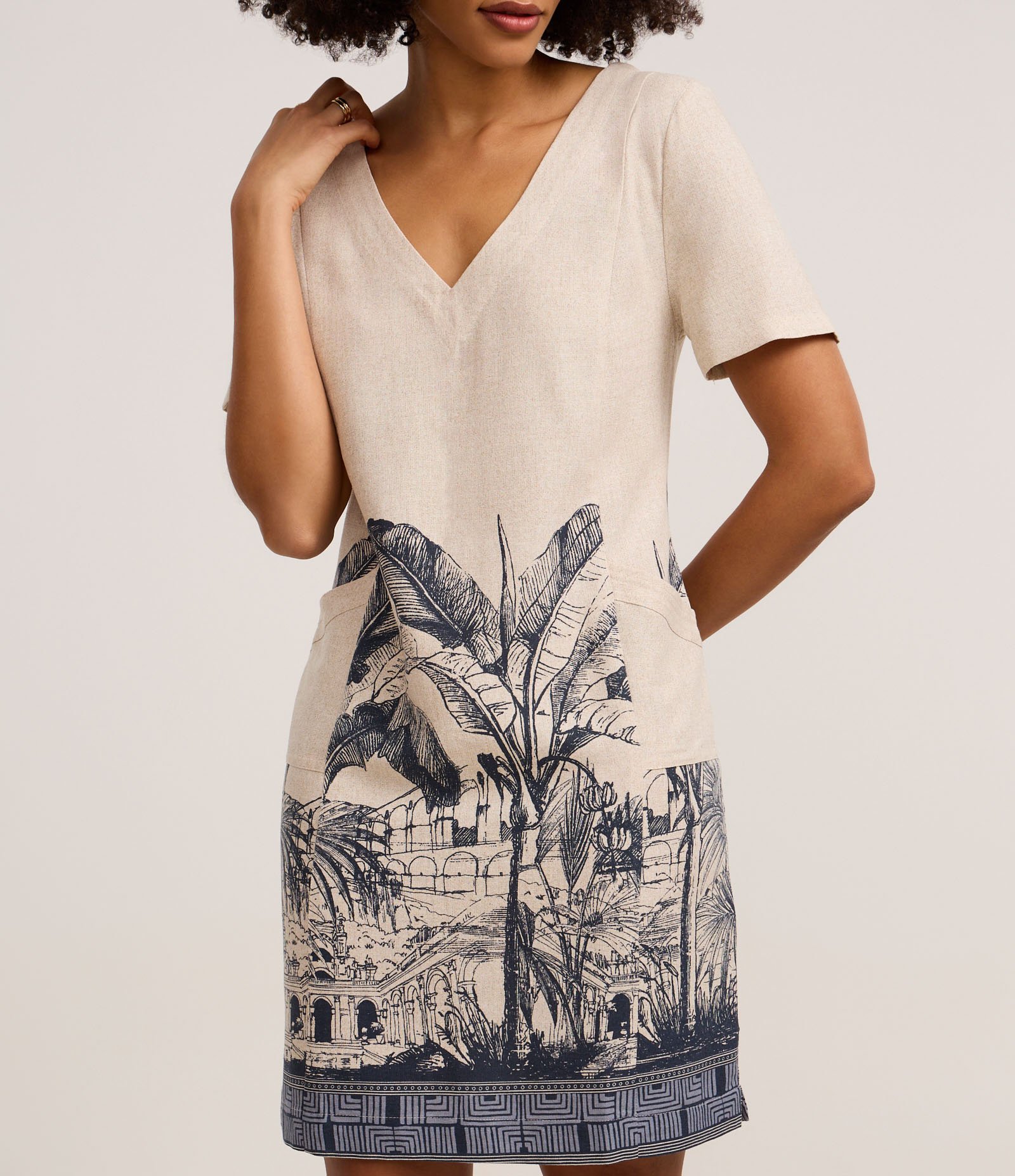 Vestido T-Shirt Curto em Viscolinho com Estampa Arco da Lapa Bege/Azul 4