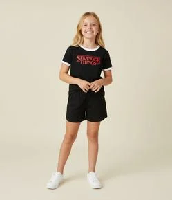 Camiseta Infantil com Estampa Lettering Stranger Things - Tam 5 A 14 Anos