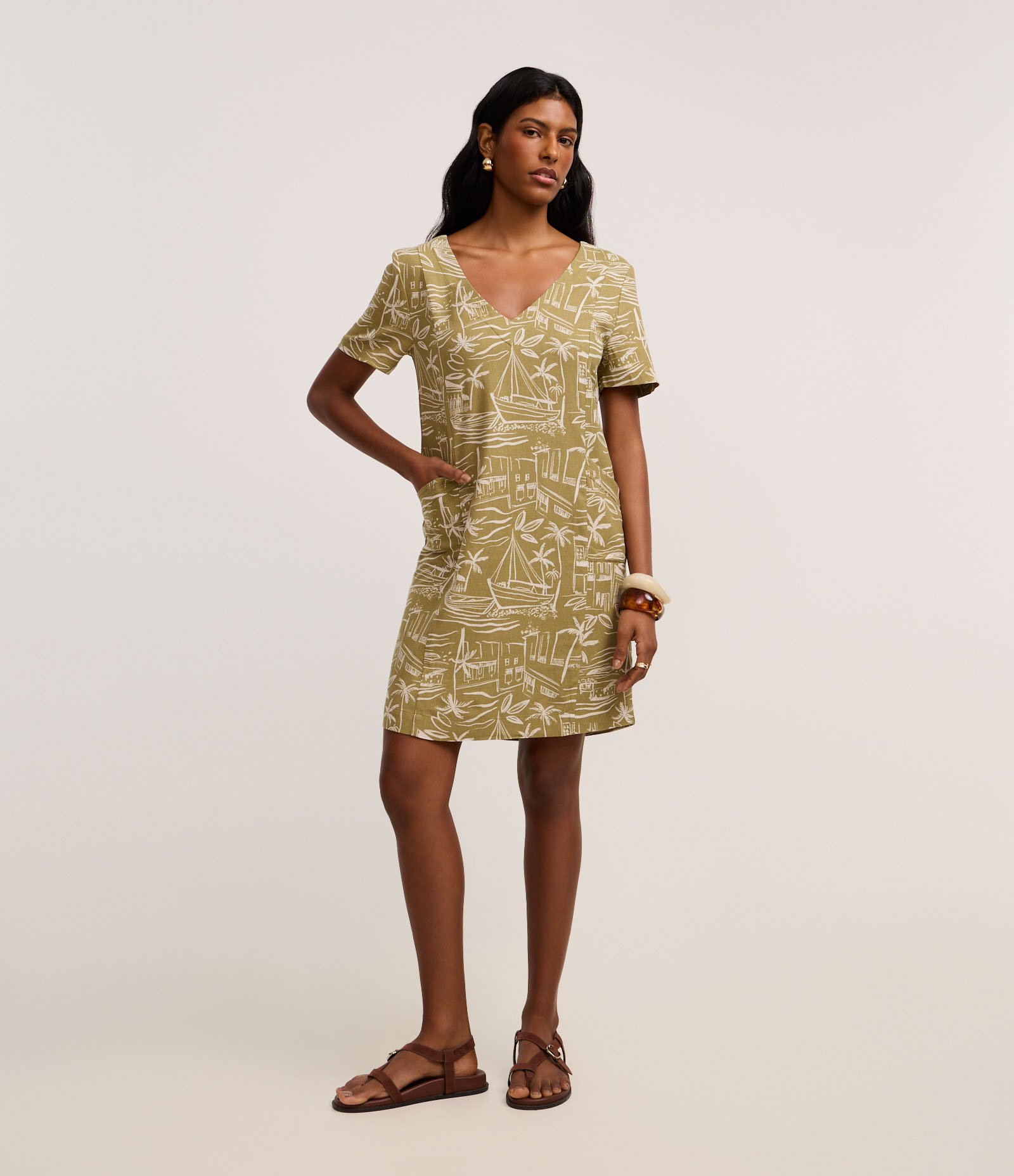 Vestido T-Shirt em Viscolinho com Estampa Paisagem Tropical Verde 1