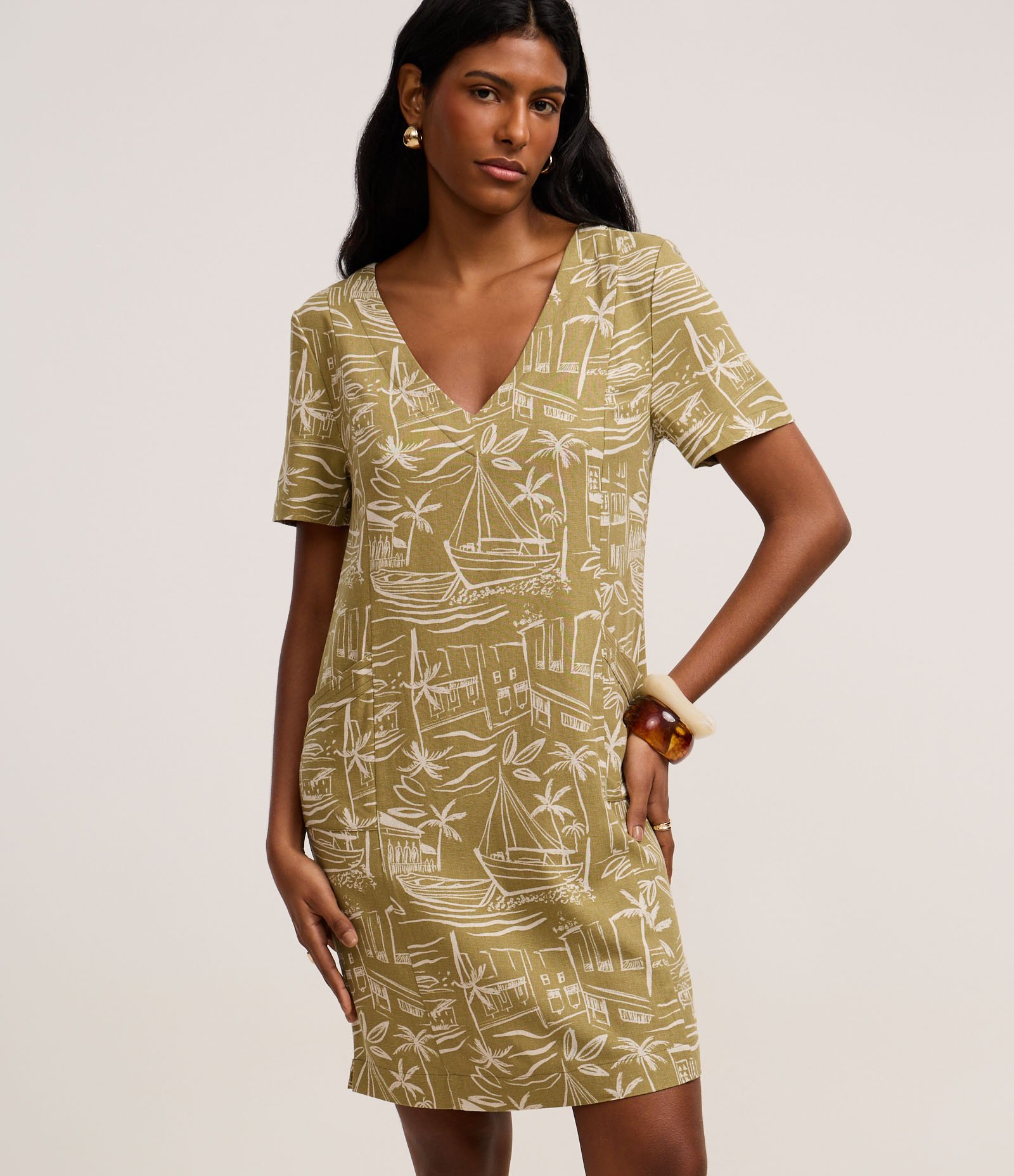 Vestido T-Shirt em Viscolinho com Estampa Paisagem Tropical Verde 2