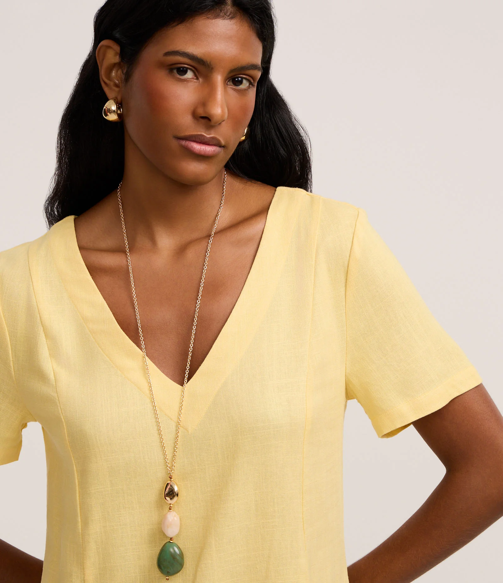 Vestido T-Shirt em Viscolinho com Decote V Amarelo 3