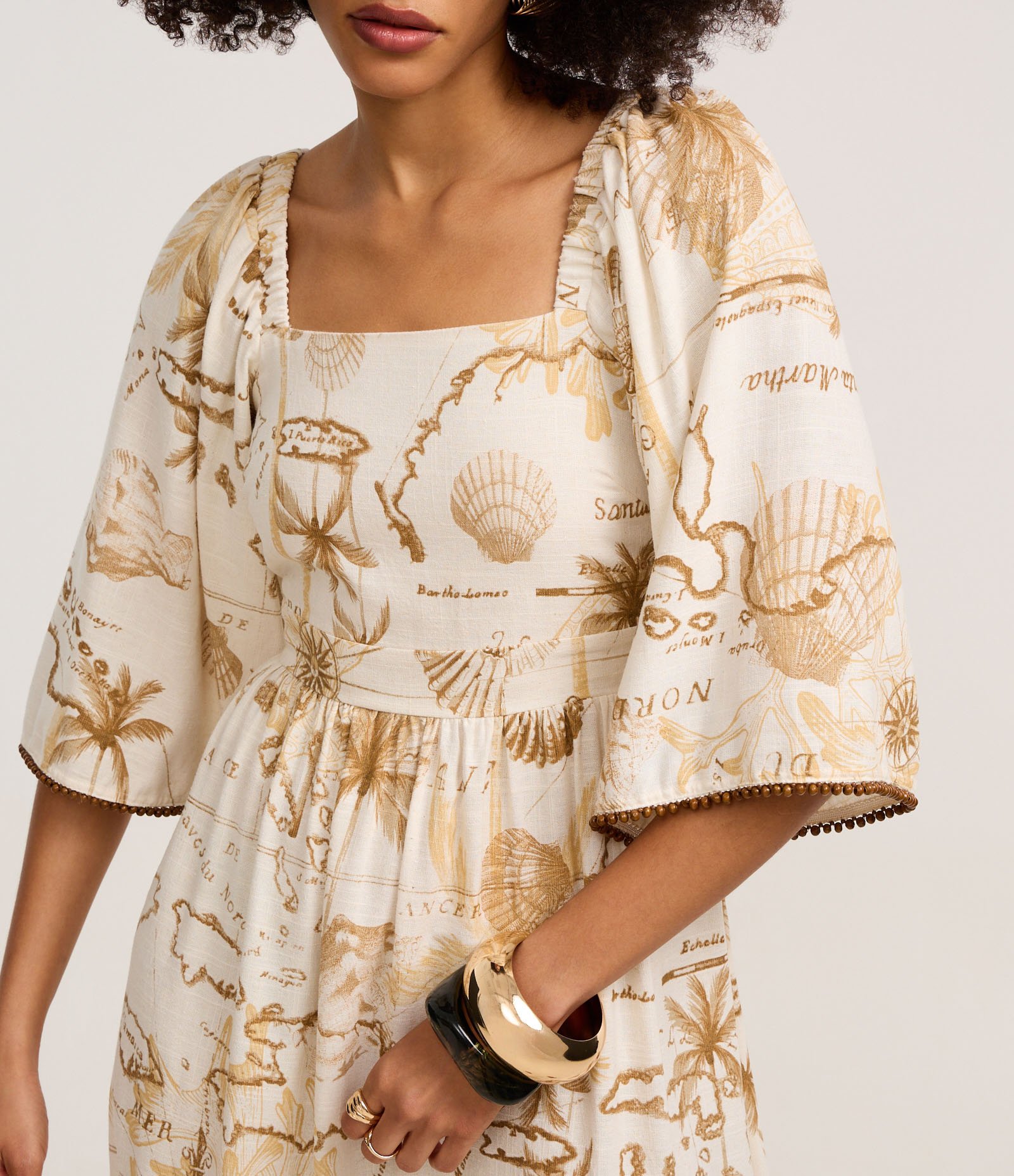 Vestido Evasê Midi em Viscolinho com Estampa Mapa Bege 2