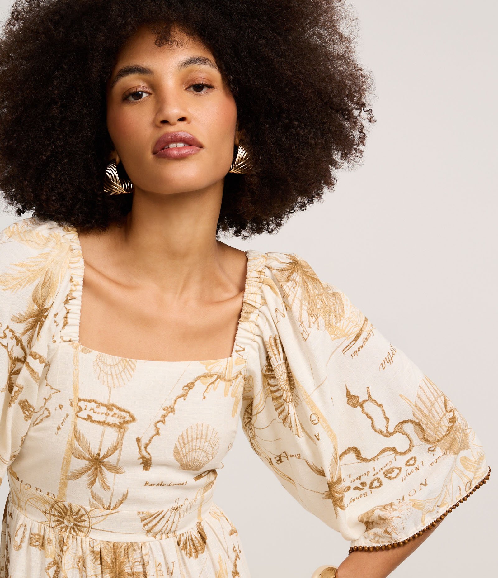 Vestido Evasê Midi em Viscolinho com Estampa Mapa Bege 4