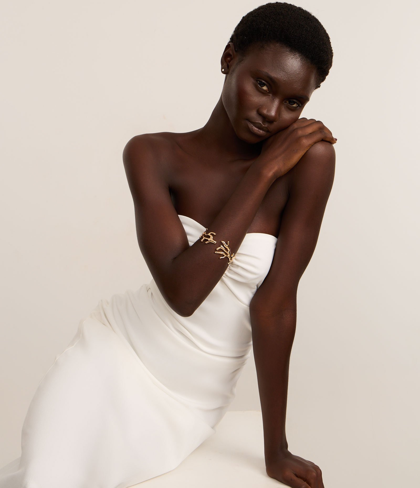 Bracelete com Mola em Formato de Coral Dourado 1