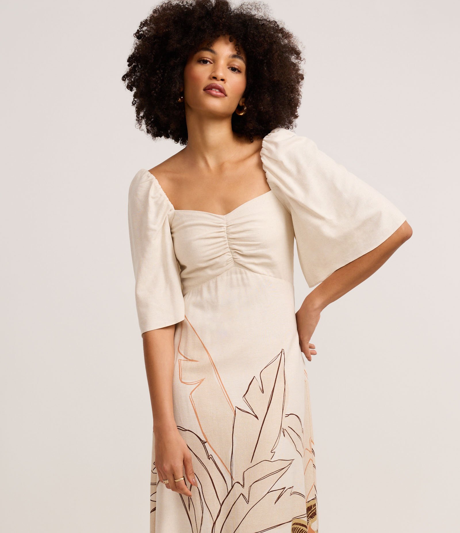 Vestido Midi em Viscolinho com Estampa Folhagem Bege 2