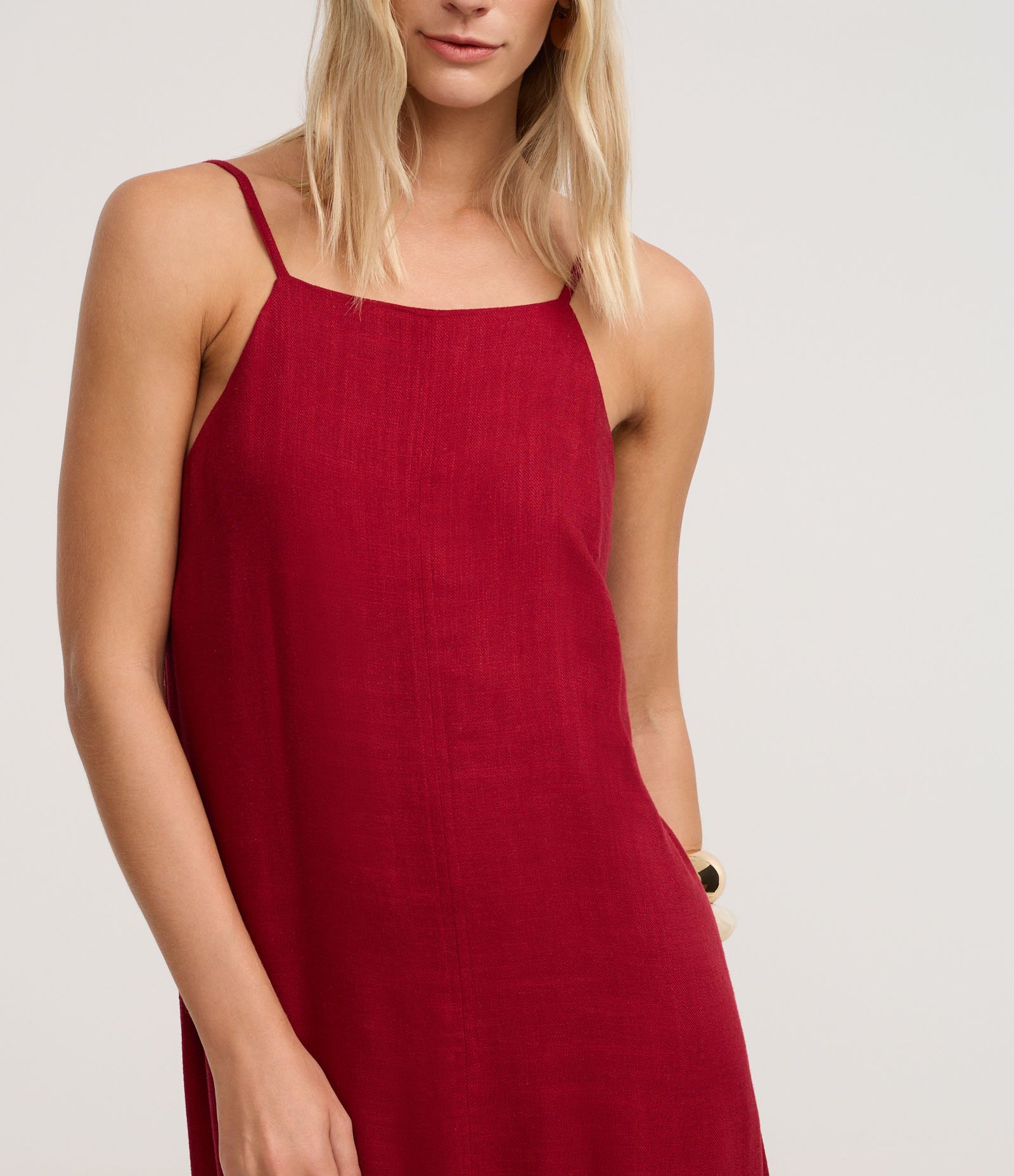 Vestido Reto Midi em Viscolinho com Decote Halter Bordô 4