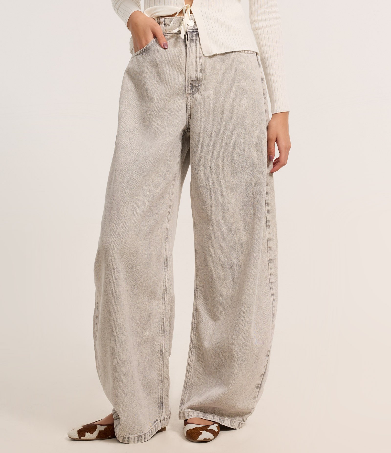 Calça Barrel em Jeans com Cintura Média Cinza 3