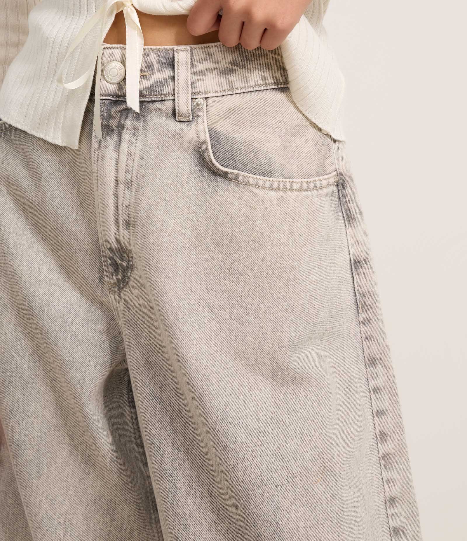 Calça Barrel em Jeans com Cintura Média Cinza 4