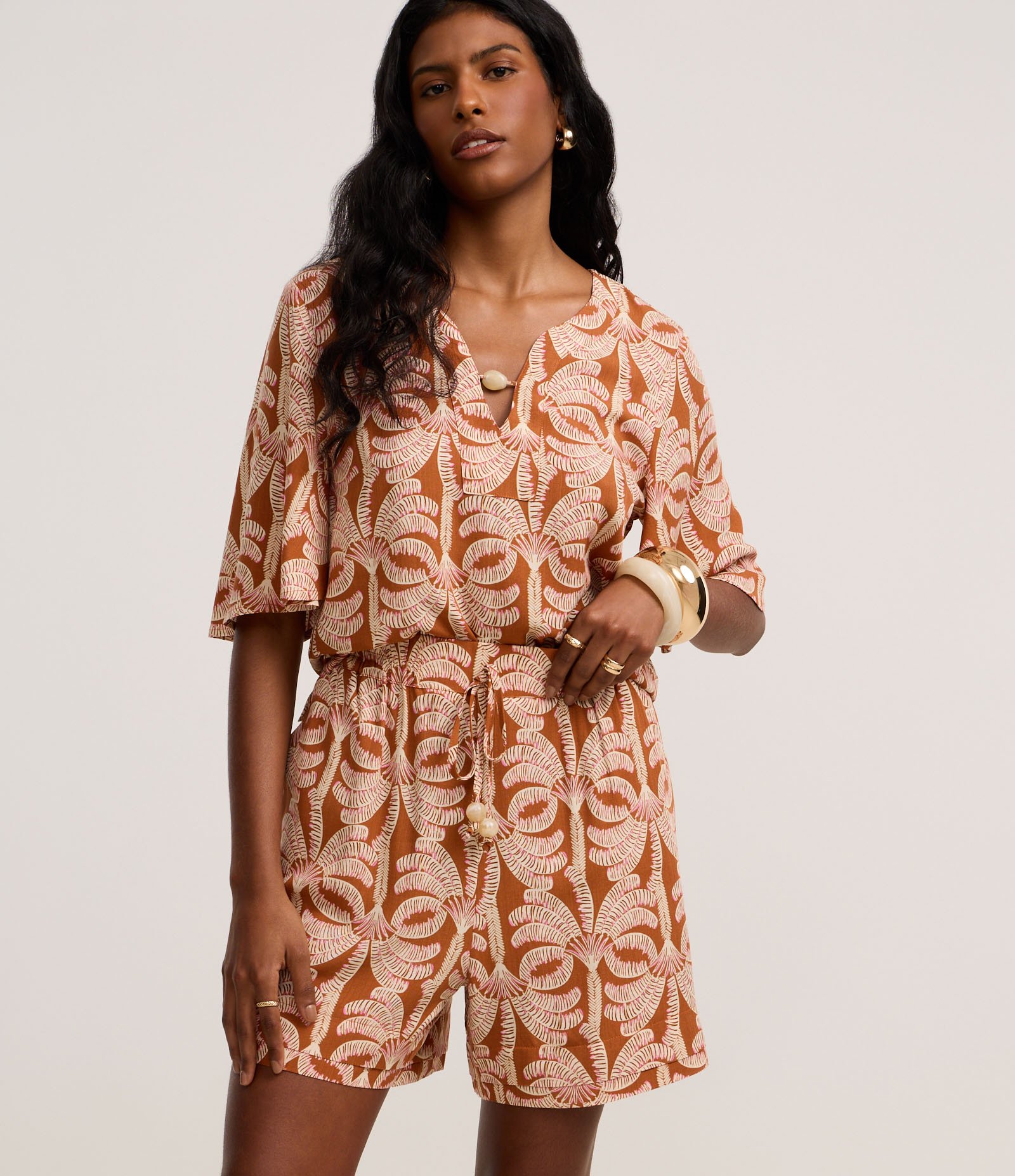 Short Cintura Alta em Viscose com Estampa Coqueiros Terracota 2