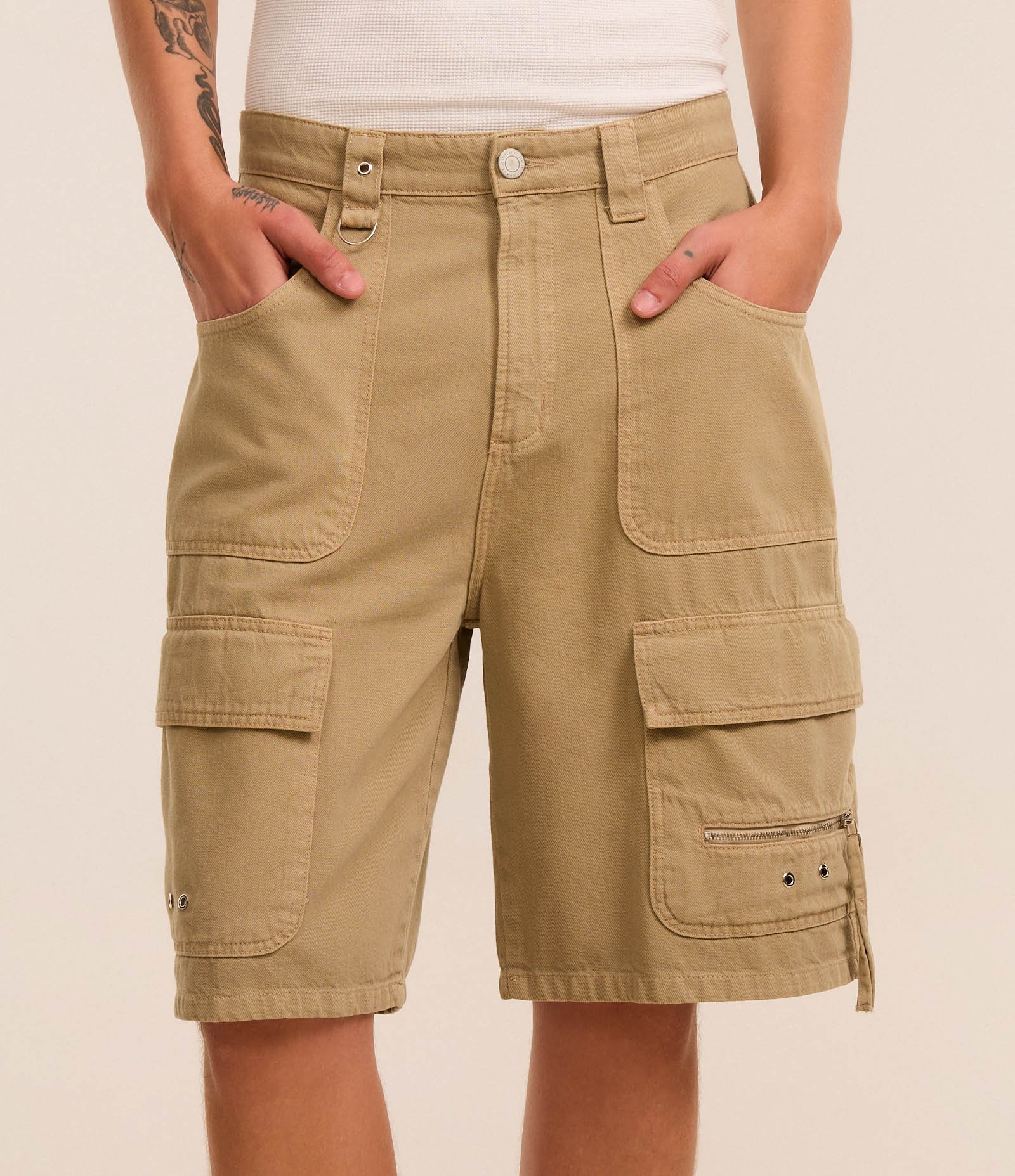 Bermuda Baggy em Sarja com Bolso Cargo e Detalhes de Ilhós Verde 2