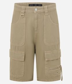 Bermuda Baggy em Sarja com Bolso Cargo e Detalhes de Ilhós