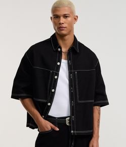Camisa Boxy em Sarja com Bolsos Grandes e Costura Contrastante