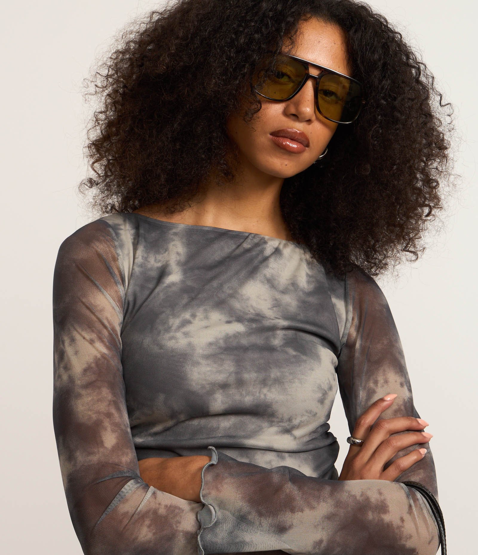 Blusa em Tule com Fruru e Estampa Manchadinha Cinza 3