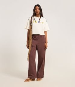 Calça em Moletom com Forro Fleece e Bordado Lateral