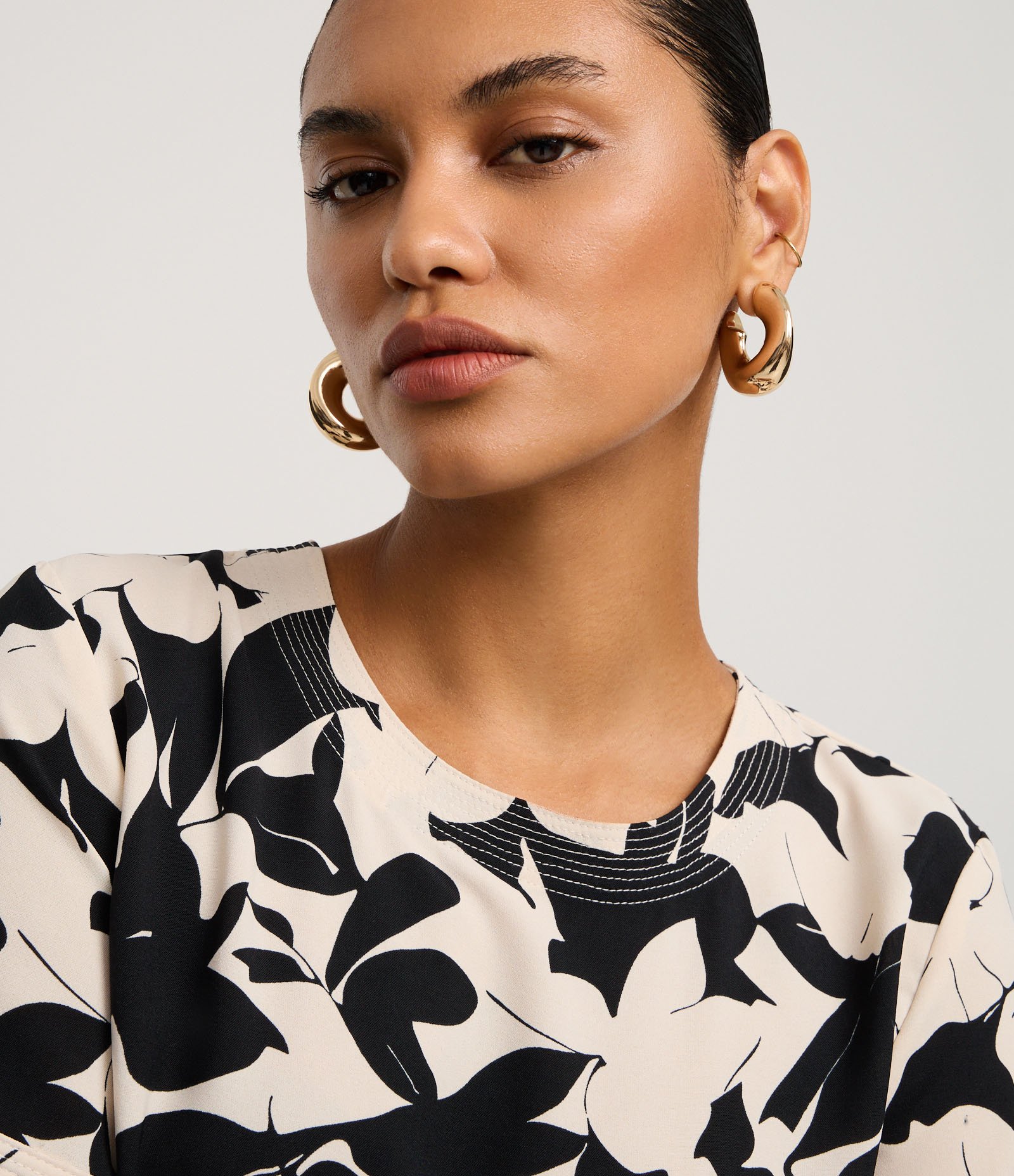 Blusa Bata em Crepe com Gola Padre e Manga Ampla Preto/Off White 3