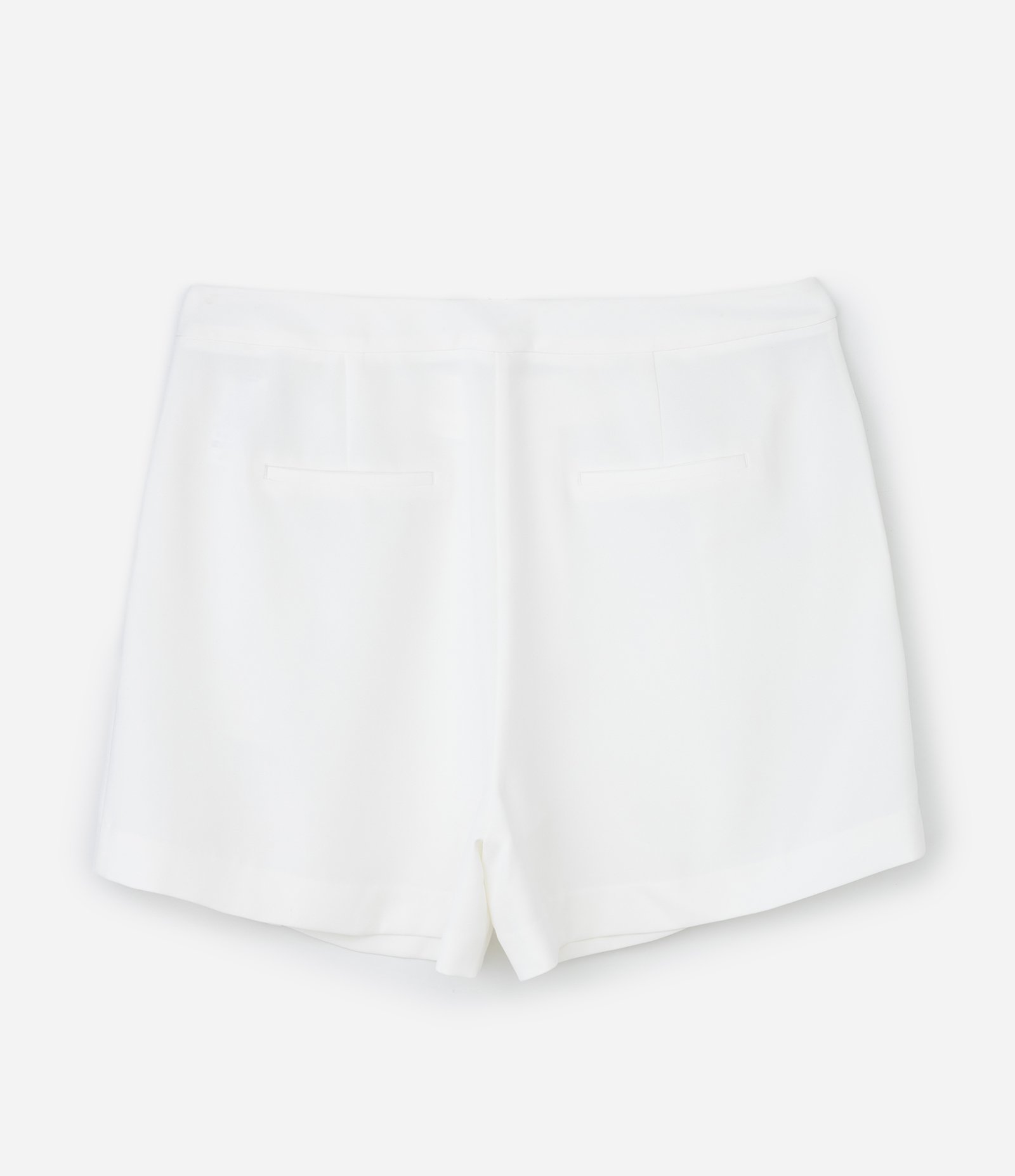 Bermuda em Crepe com Detalhe de Botões nos Bolsos Curve & Plus Size Branco 7