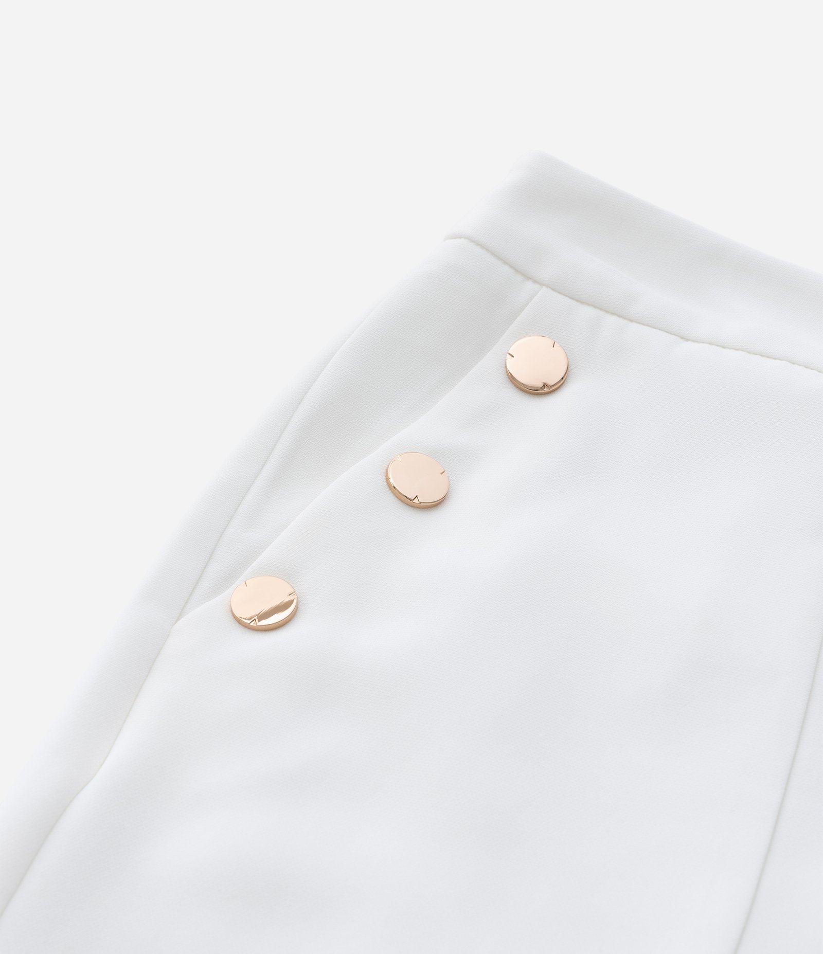 Bermuda em Crepe com Detalhe de Botões nos Bolsos Curve & Plus Size Branco 10