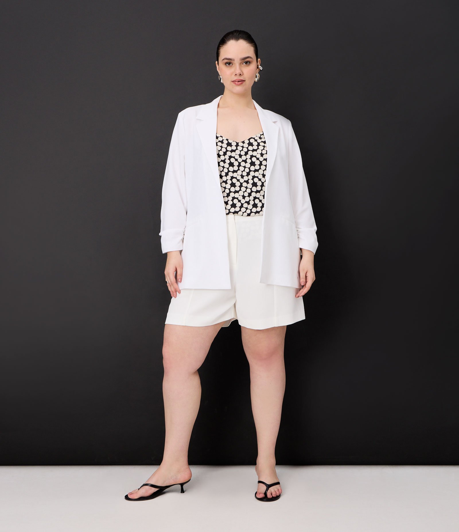 Bermuda em Crepe com Detalhe de Botões nos Bolsos Curve & Plus Size Branco 1