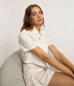 Camisa Curta em Sarja com Bolsos Frontais