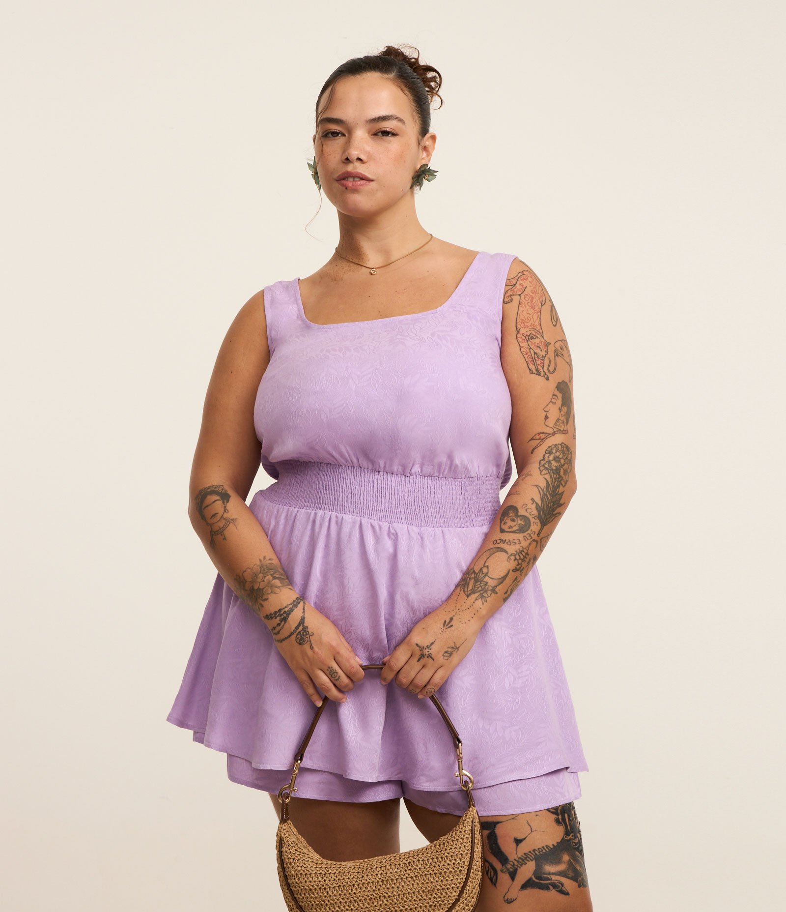 Macaquinho em Viscose com Sobreposição e Textura  Curve & Plus Size Lilás 1