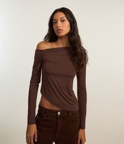 Blusa em Microfibra com Decote Assimétrico e Drapeado na Cava