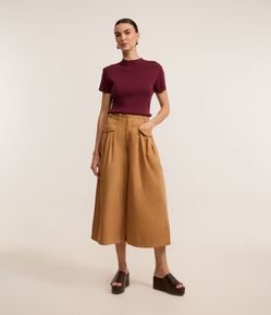 Calça Clochard em Sarja com Bolsos Amplos