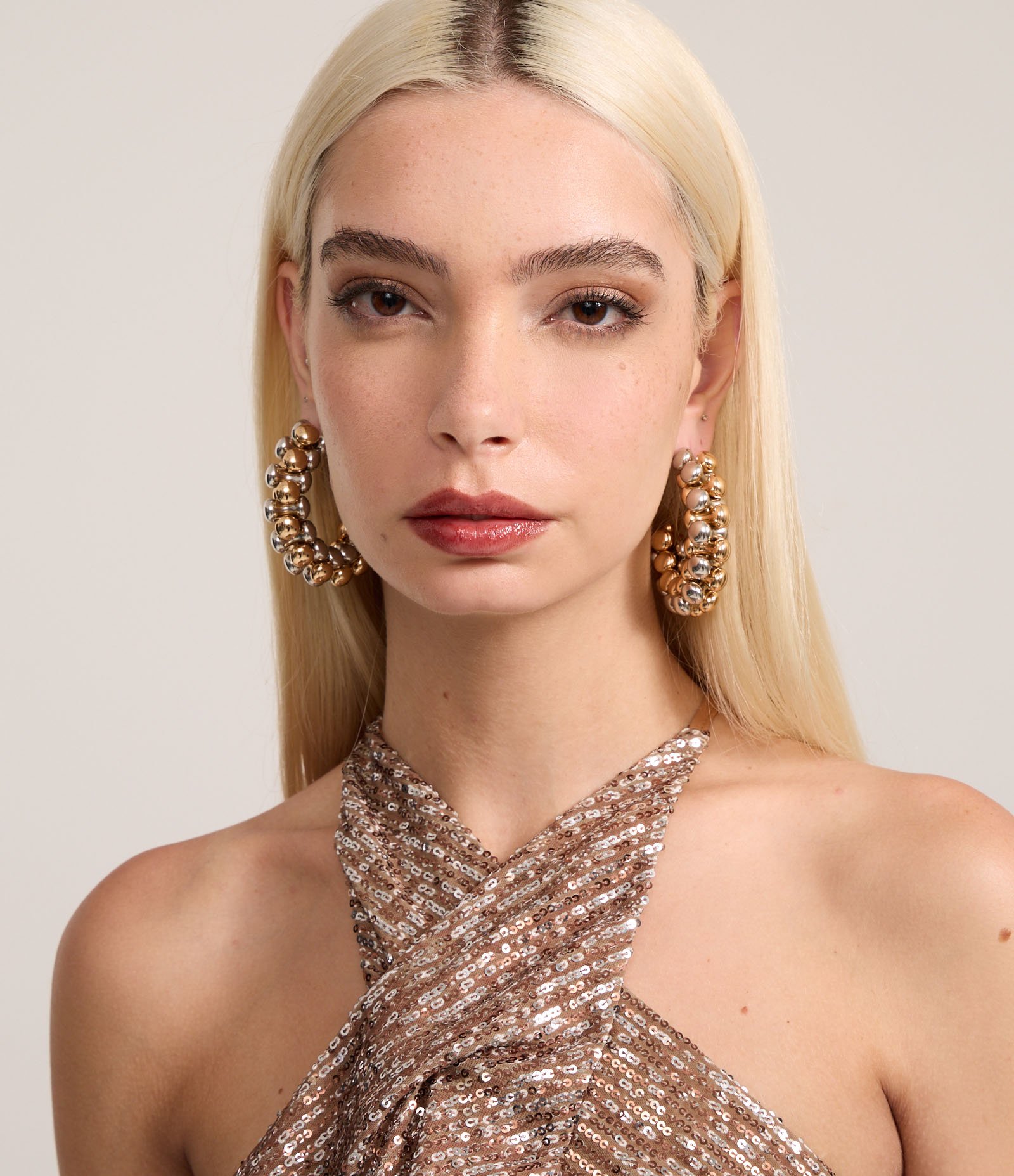 Vestido Long Midi Justo em Paetê com Decote Ombro Só Dourado 3