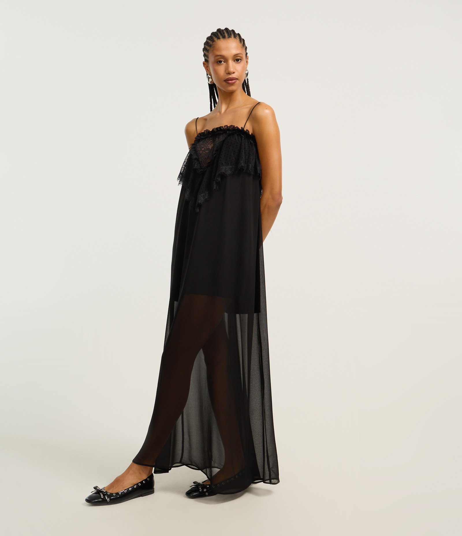 Vestido Longo em Renda com Babado e Transparência Preto 1