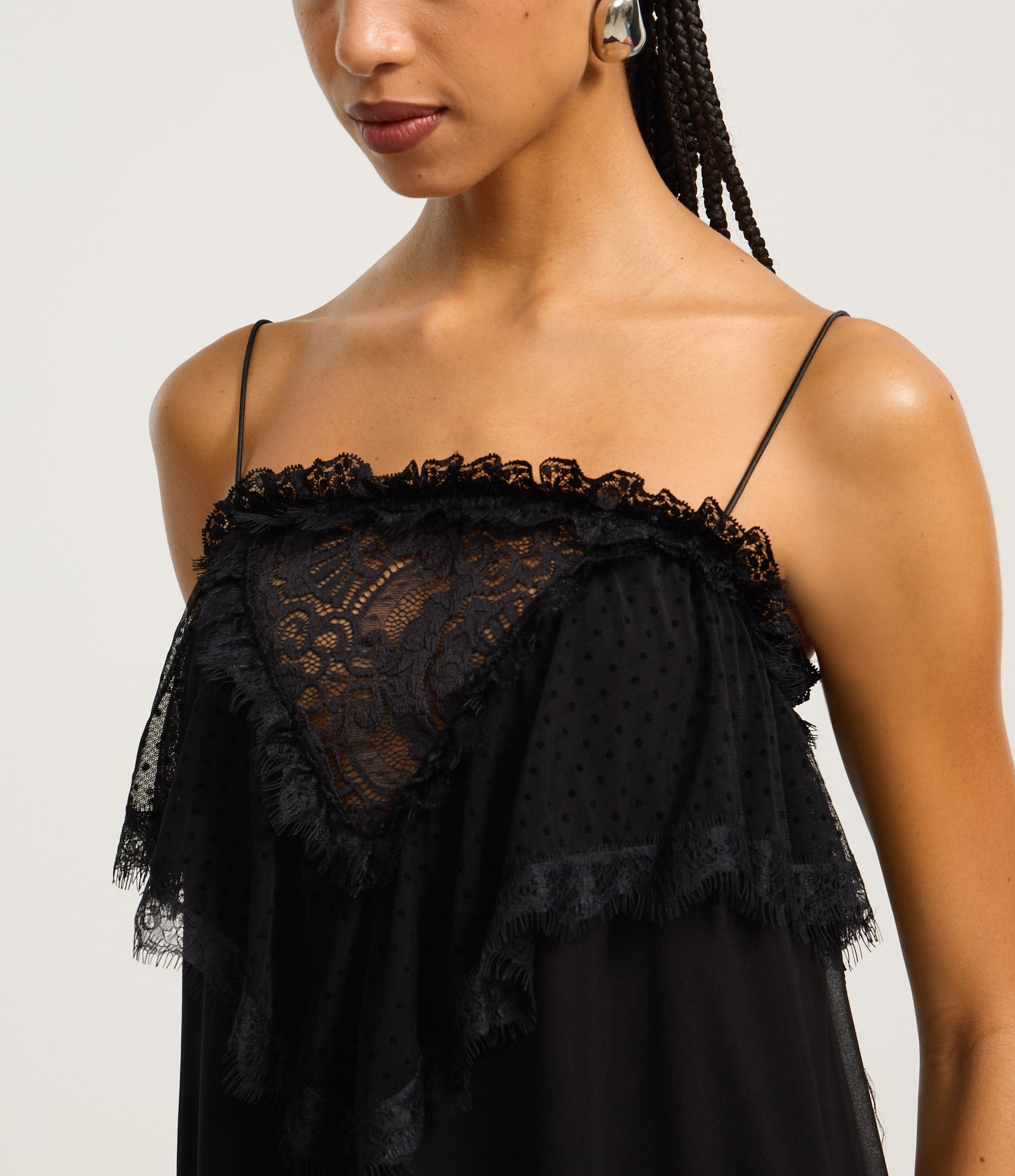 Vestido Longo em Renda com Babado e Transparência Preto 3