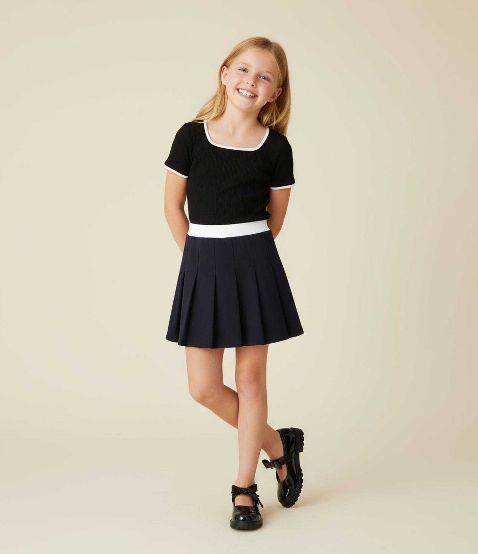 Saia Infantil com Pregas e Cós Contrastante - Tam 5 a 14 Anos Preto 1