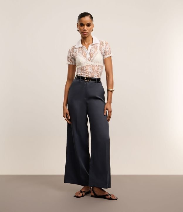 Calça Pantalona Alfaiatada com Passantes e Frisos