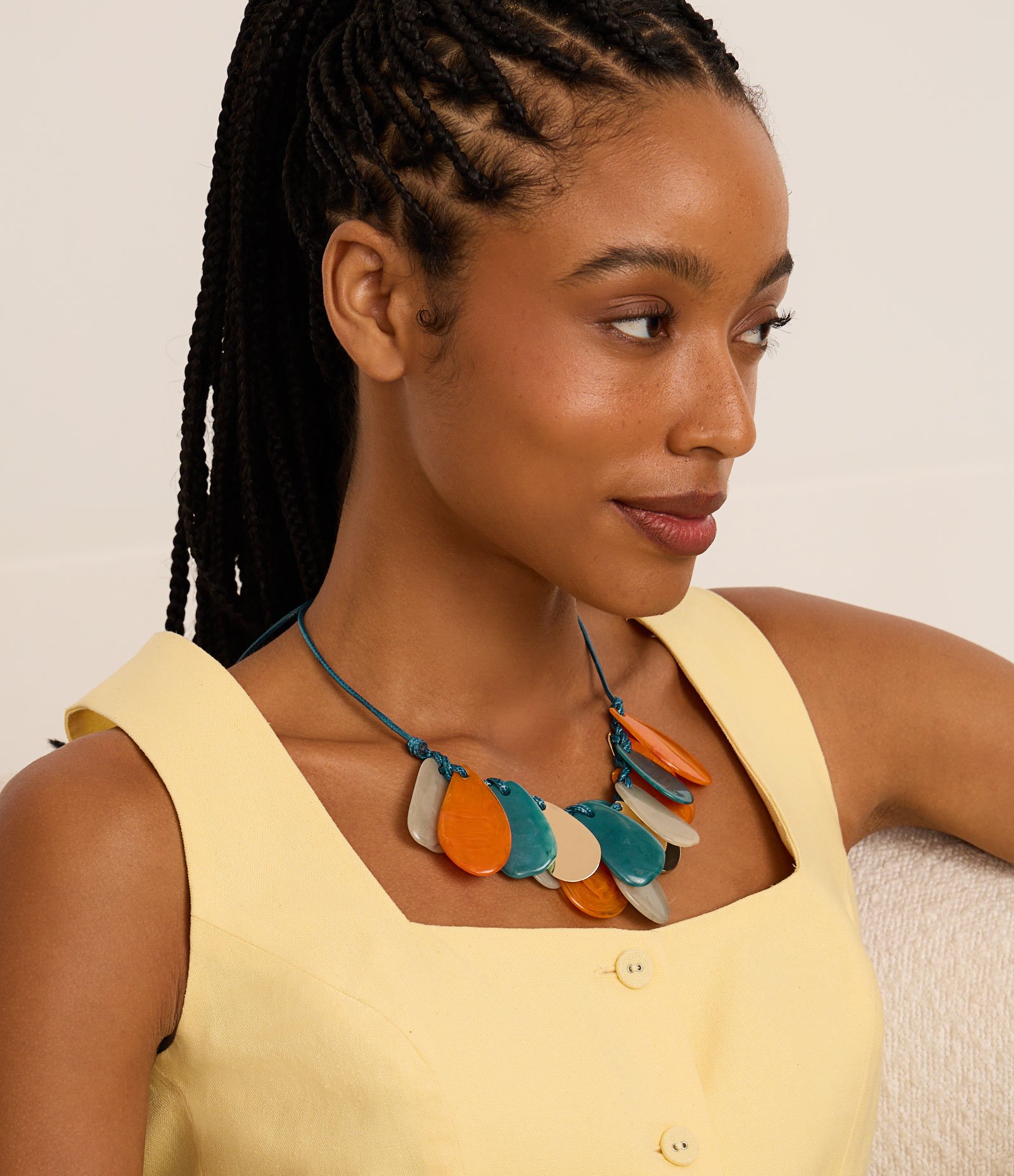 Colar Maxi com Pedras em Resina Multicores 1