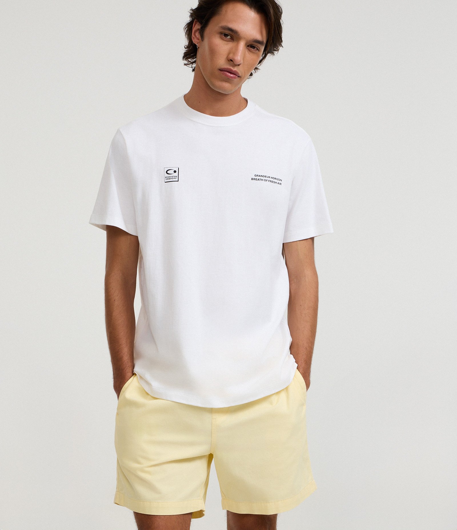 Bermuda em Sarja com Bolso Cargo Amarelo Claro 3