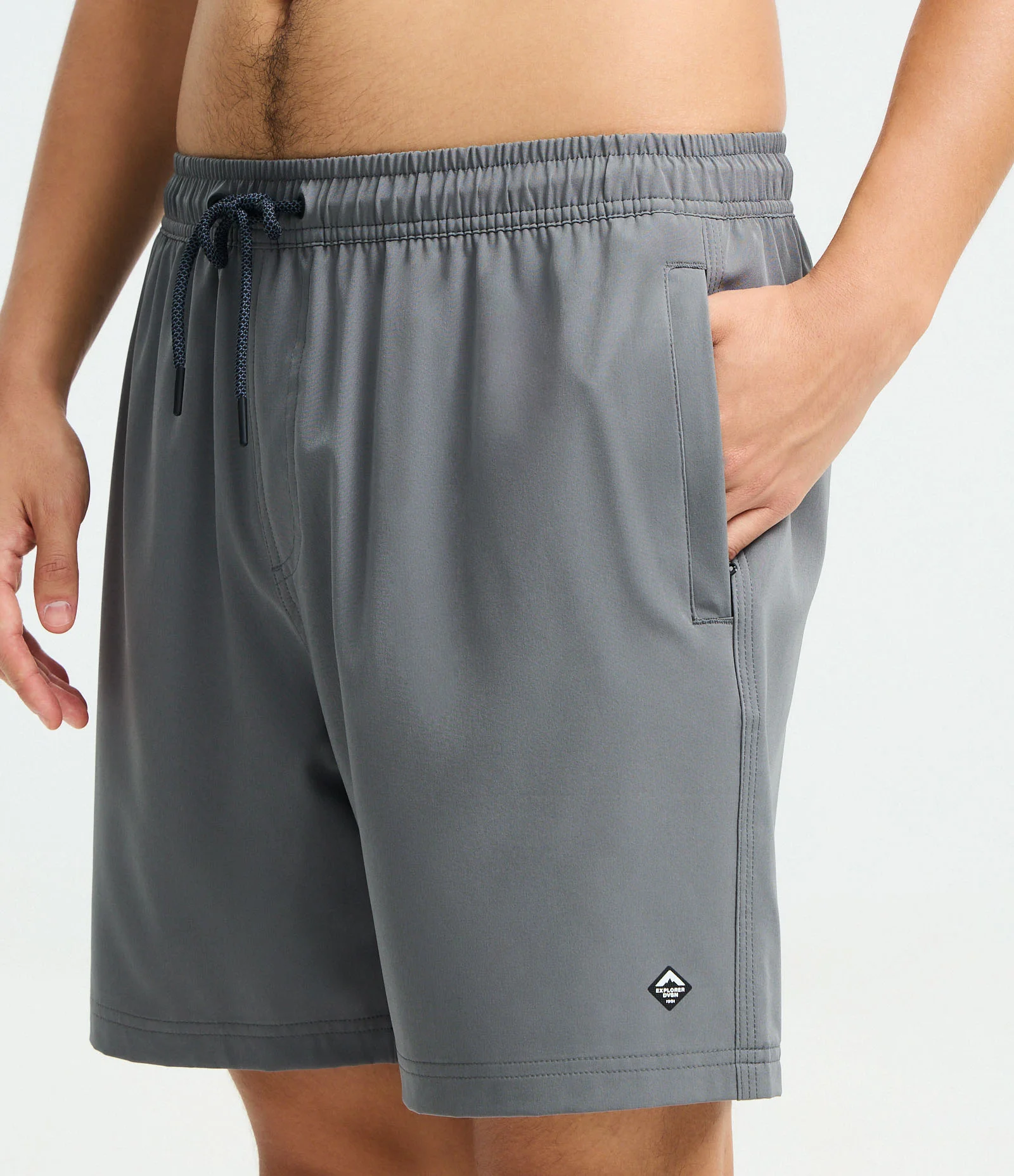 Bermuda com Detalhe de Etiqueta Emborrachada Cinza 3