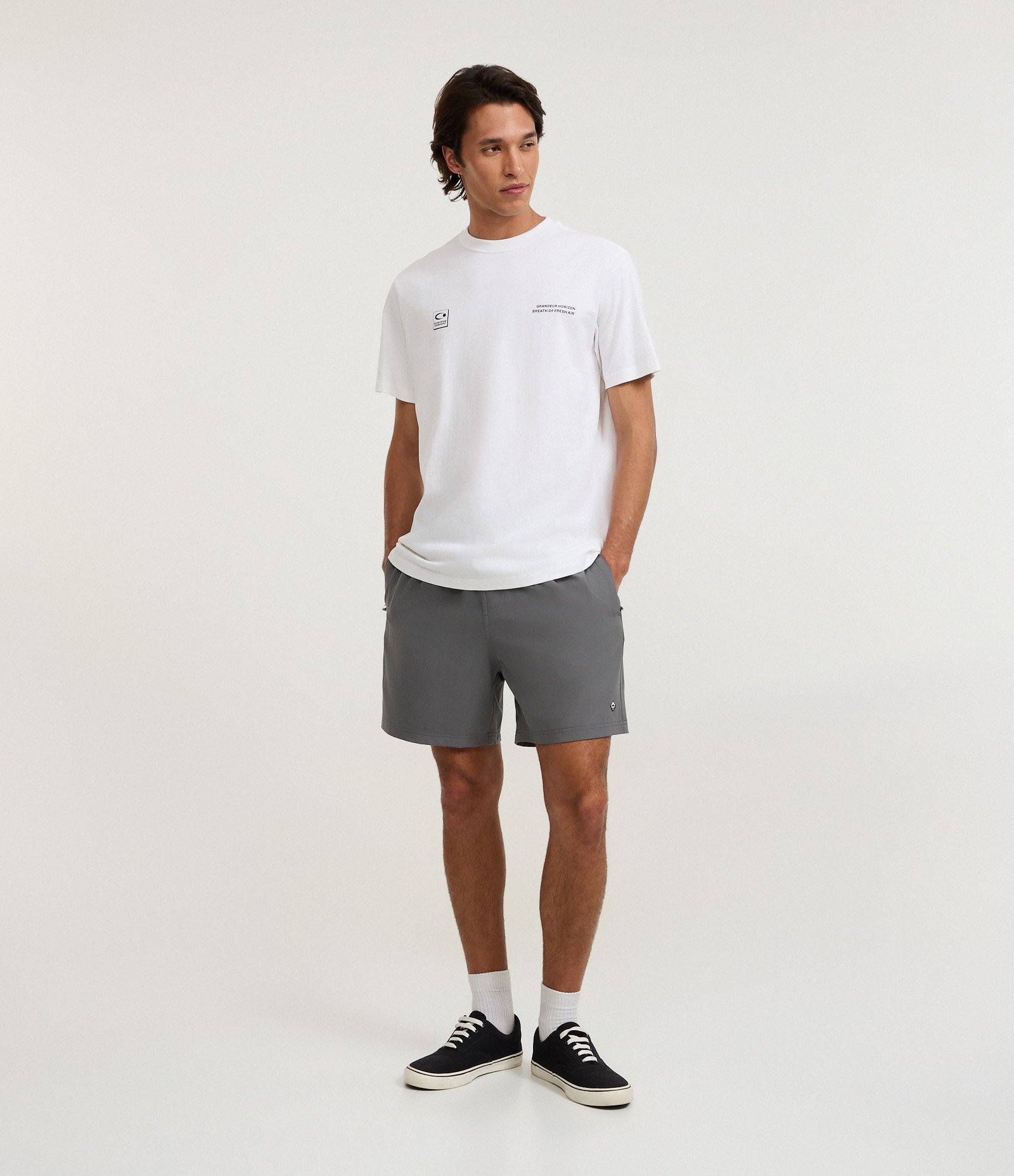 Bermuda com Detalhe de Etiqueta Emborrachada Cinza 6