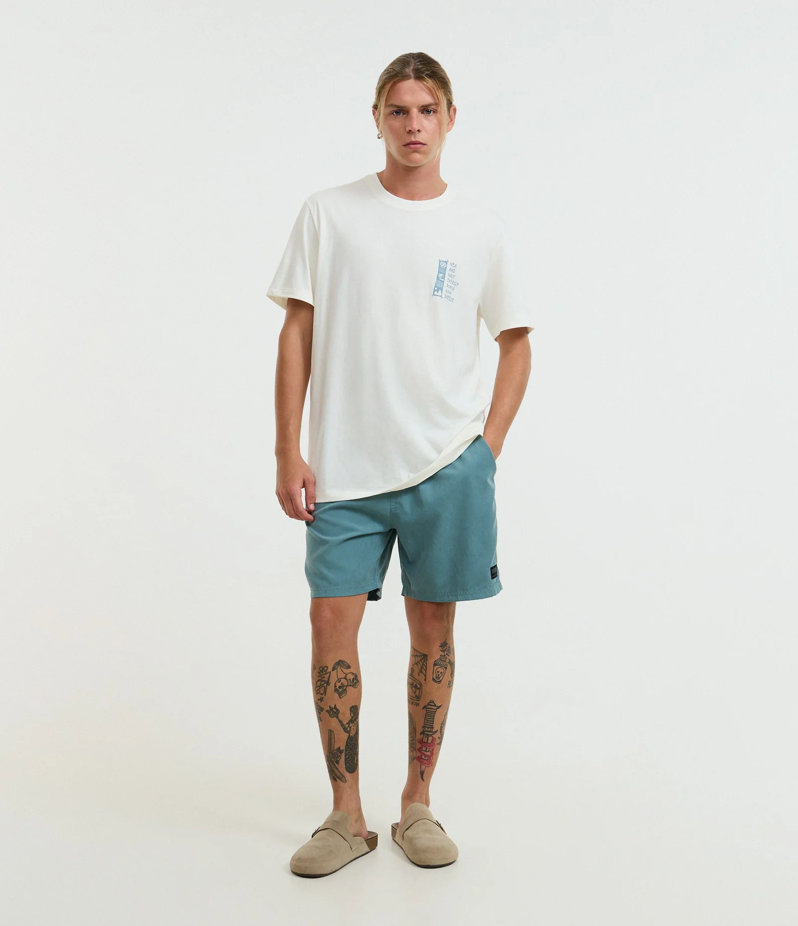 Bermuda com Amarração e Etiqueta Emborrachada Azul 1