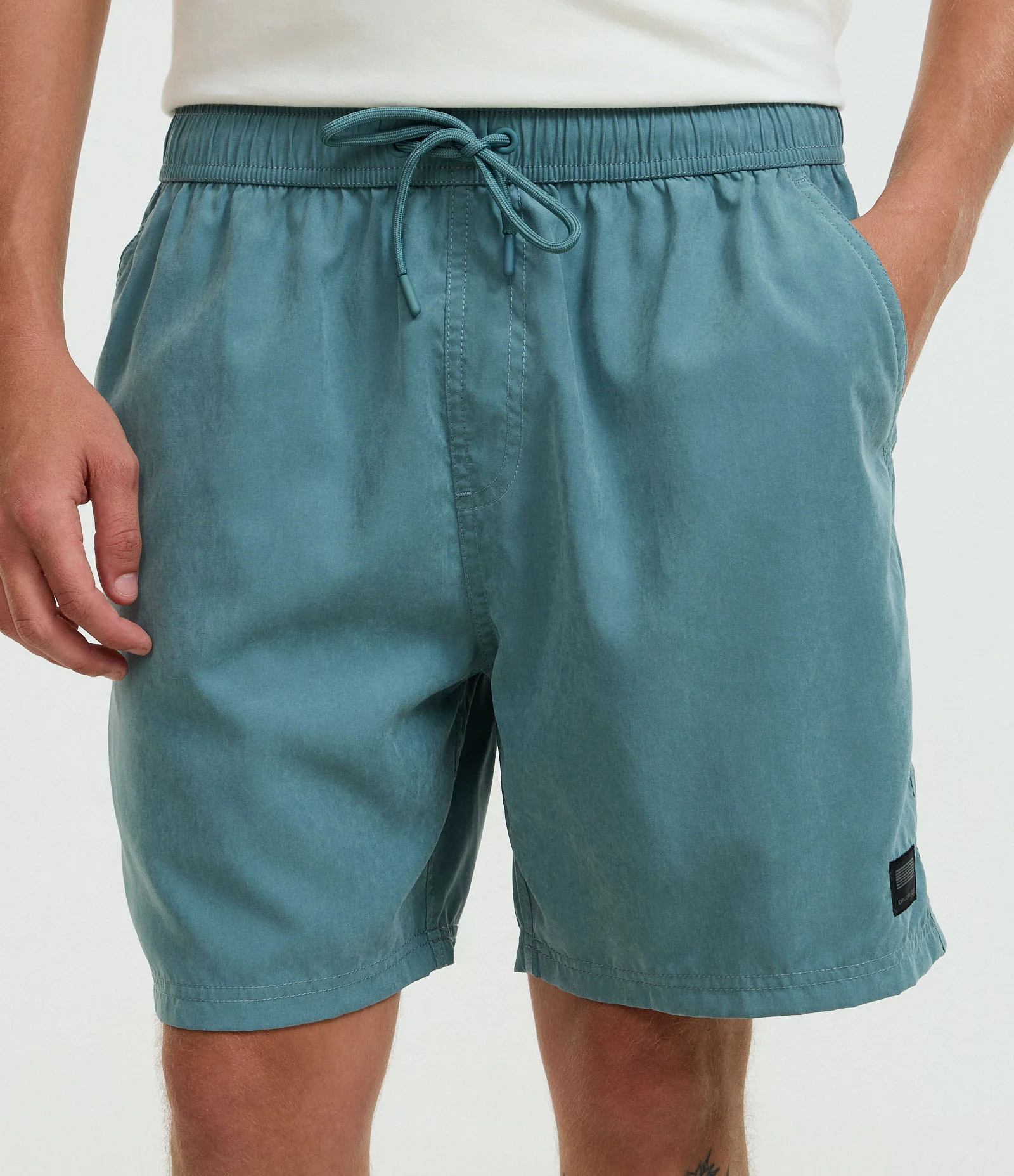 Bermuda com Amarração e Etiqueta Emborrachada Azul 2