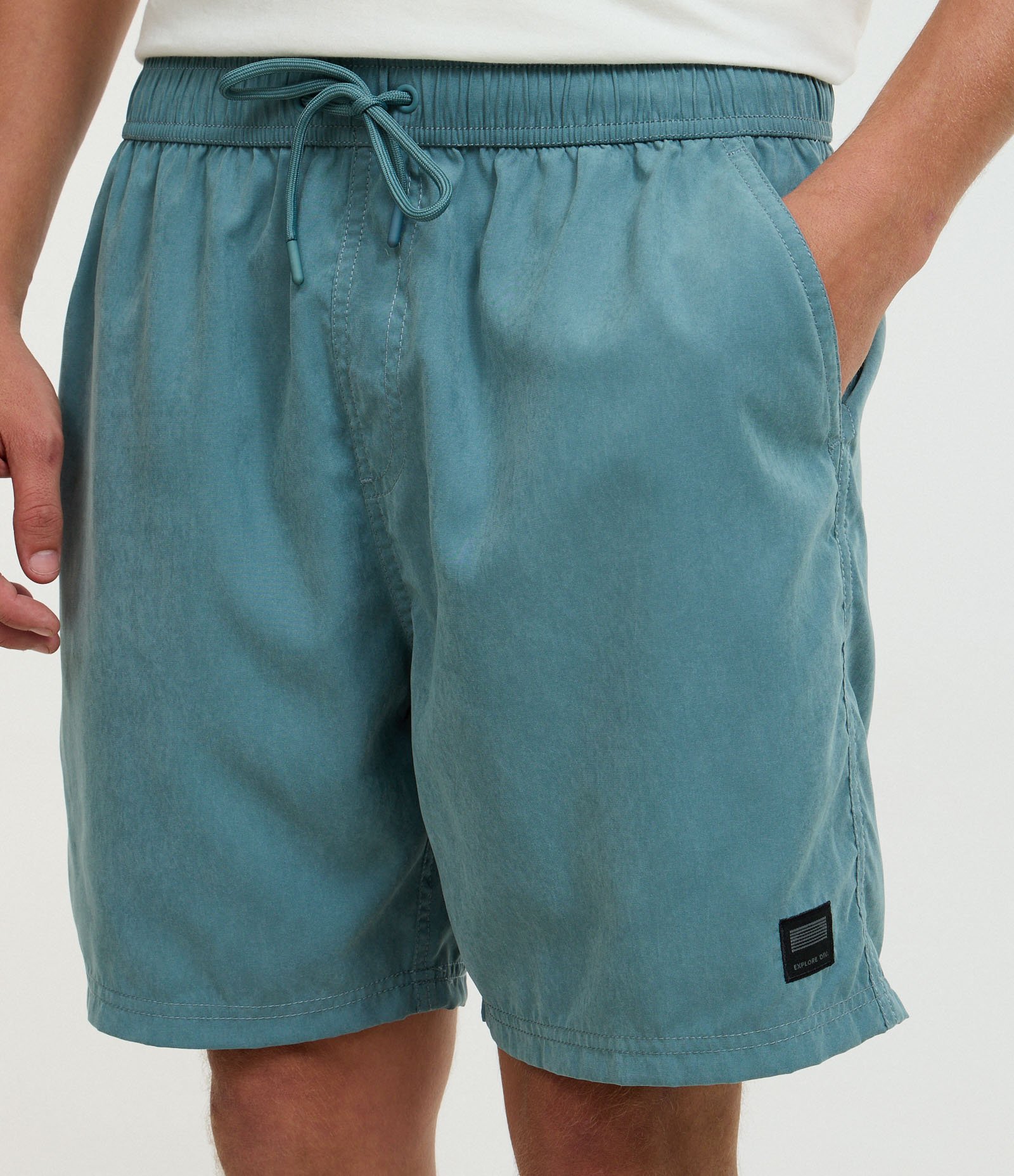 Bermuda com Amarração e Etiqueta Emborrachada Azul 3