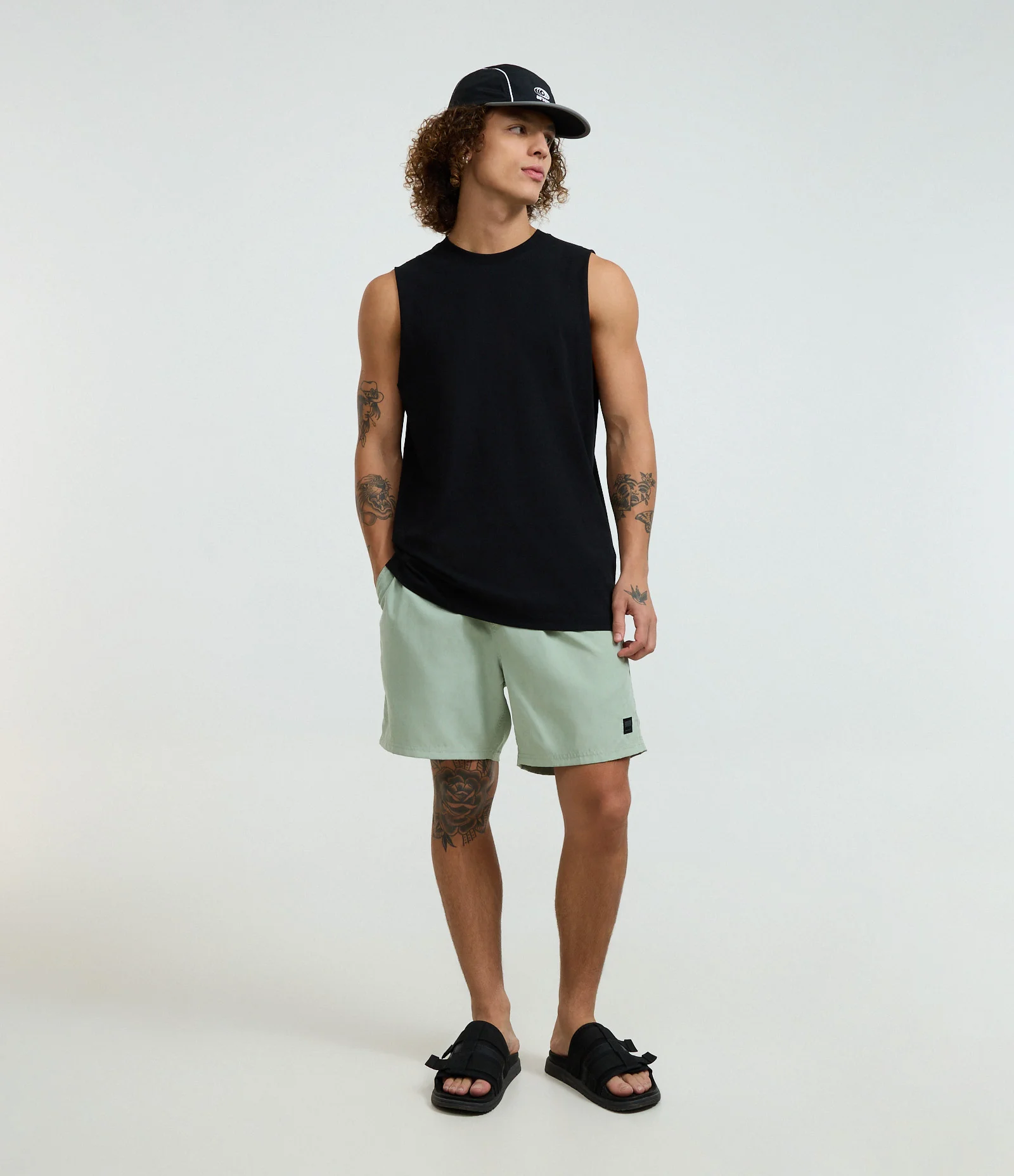 Bermuda com Amarração e Etiqueta Emborrachada Verde 1