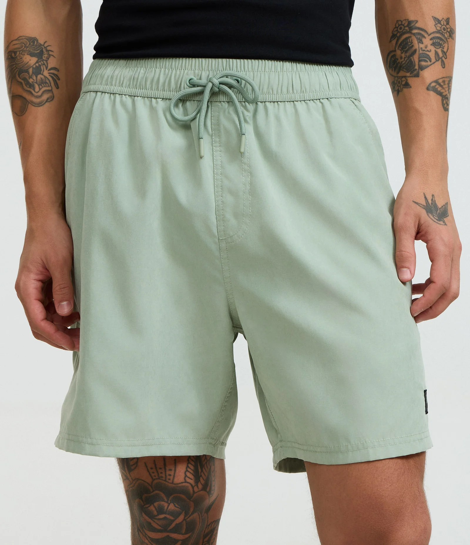 Bermuda com Amarração e Etiqueta Emborrachada Verde 2