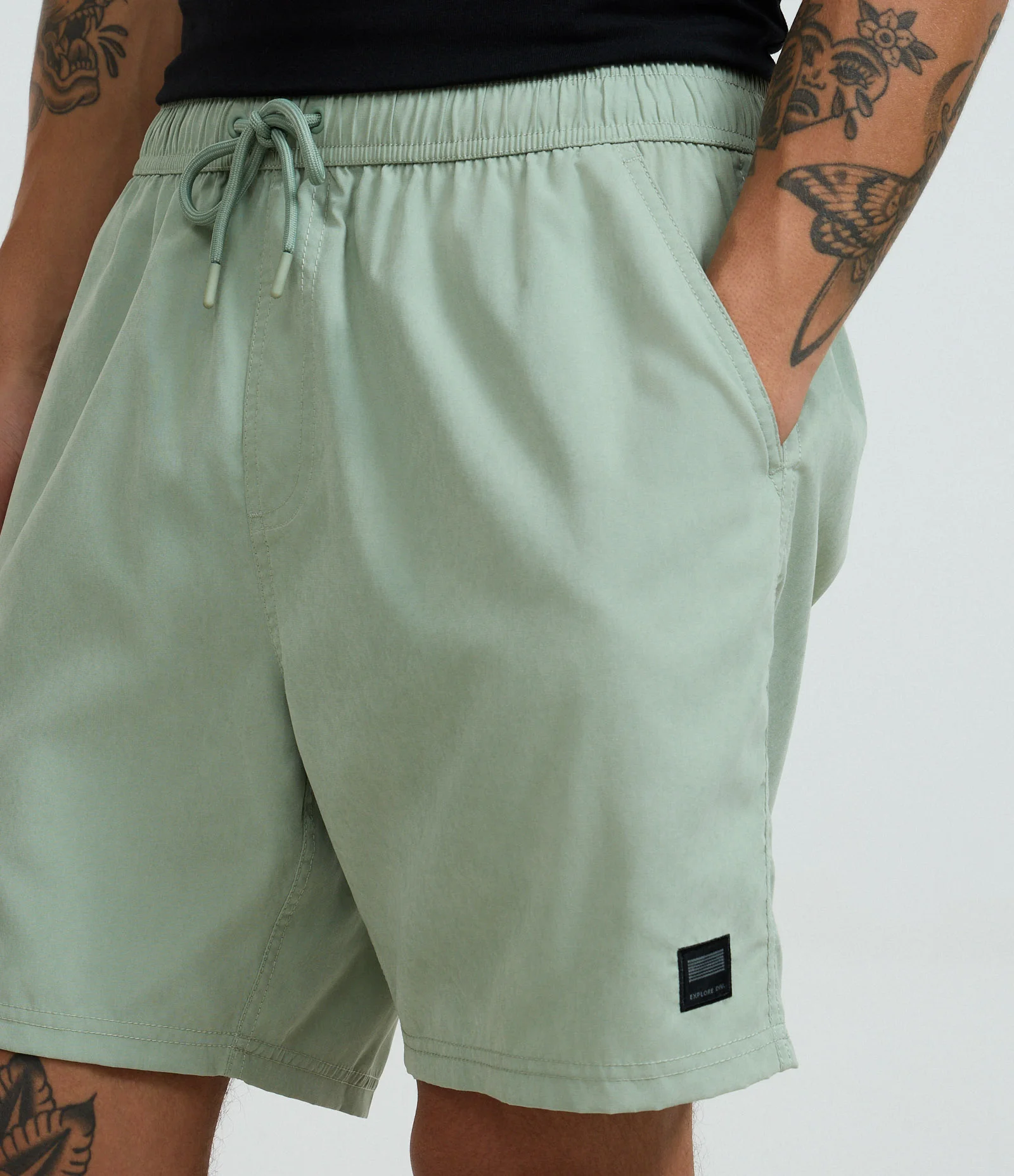 Bermuda com Amarração e Etiqueta Emborrachada Verde 5